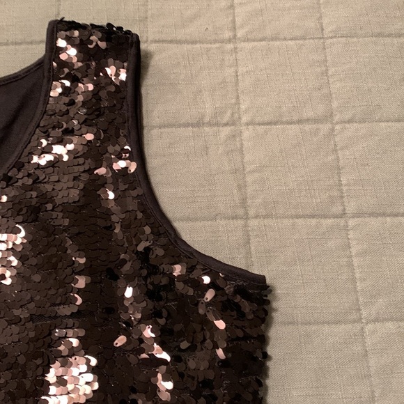 INOIS Sequined Scoop-Neck Tank Top - Picture 4 of 13